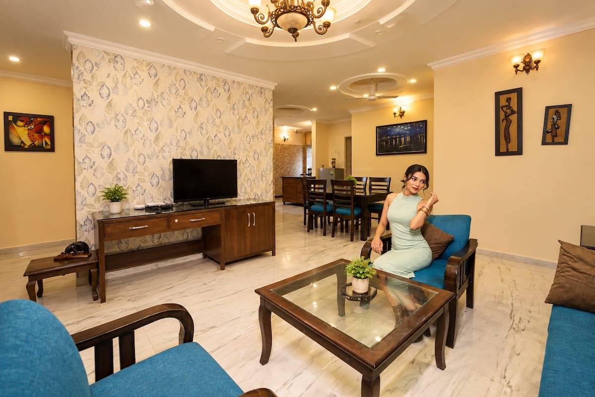 Comfortable Living Room & Lounge
