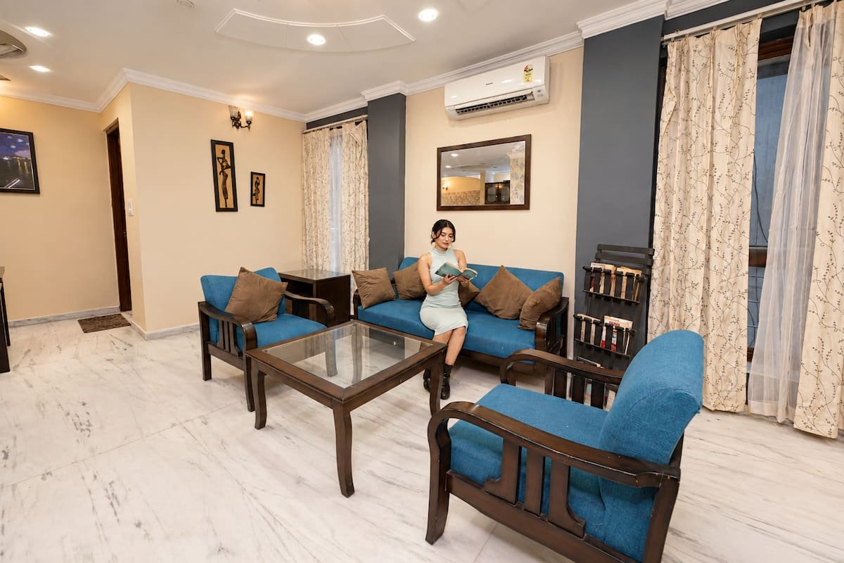 Living Room Angle and Seating